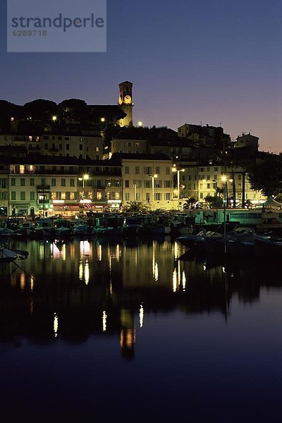 Hafen Frankreich Europa Ansicht Cote d Azur Alpes-Maritimes Cannes alt Viertel Menge bei Nacht