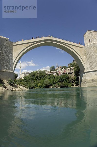 Europa  Geschwindigkeit  über  Brücke  fließen  Fluss  Mostar  neu  alt