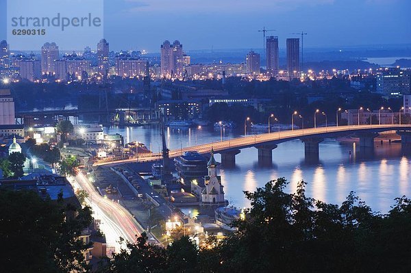 Kiew  Hauptstadt  Europa  Nacht  Fluss  Beleuchtung  Licht  beleuchtet  Zimmer  Ortsteil  Ukraine