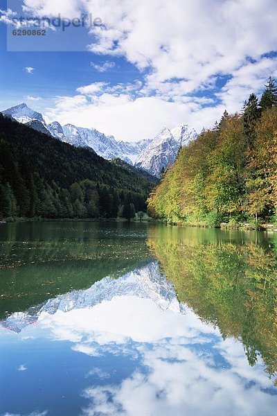 Europa  Berg  Spiegelung  Garmisch Partenkirchen  Wettersteingebirge  Deutschland  Reflections