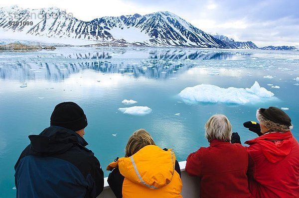 Europa  Norwegen  Passagier  Laden  Svalbard  Arktis  Skandinavien