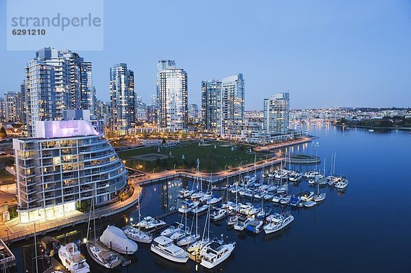 Hafen  Ufer  Boot  vertäut  Nordamerika  Bach  unaufrichtig  British Columbia  Kanada  Vancouver