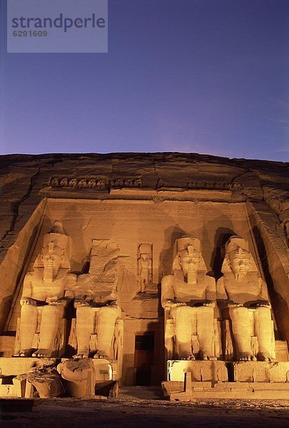 Nordafrika  Fassade  groß  großes  großer  große  großen  Flutlicht  UNESCO-Welterbe  Abu Simbel  Afrika  Ägypten  Nubien