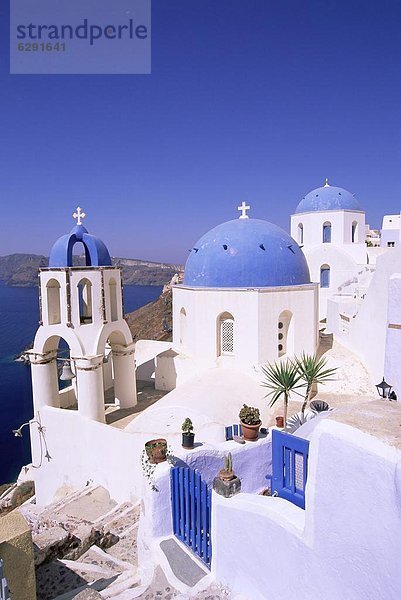 Kuppel Europa weiß Kirche blau Kykladen Ägäisches Meer Ägäis Glocke Christ Griechenland