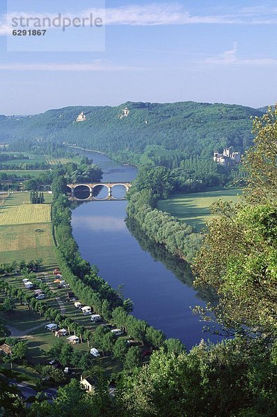 Frankreich  Europa  Palast  Schloß  Schlösser  Fluss  Ansicht  Aquitanien  Dordogne