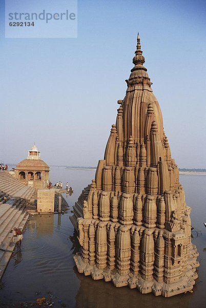 Schrägansicht  schräg  Ecke  Ecken  Fluss  Stück  Ganges  ghat  Asien  unterhalb  Indien  Shiva  unter Wasser  Uttar Pradesh