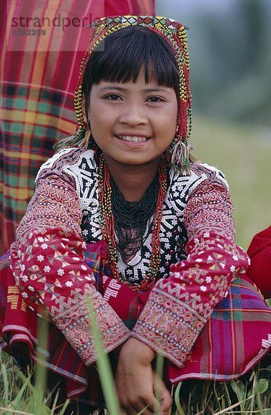 Portrait  Fröhlichkeit  Tradition  tanzen  Wahrzeichen  Ethnisches Erscheinungsbild  Philippinen  Südostasien  Mädchen  Asien  Kleid  Volksstamm  Stamm