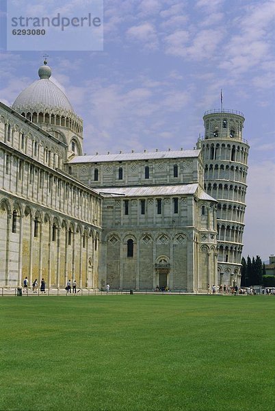 Kathedrale und Schiefe Turm  Campo Dei Miracoli  Piazza del Duomo  UNESCO Weltkulturerbe  Pisa  Toskana  Italien  Europa