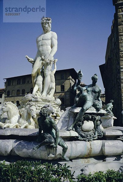 Springbrunnen  Brunnen  Fontäne  Fontänen  Europa  flirten  Wassermann - Sternzeichen  UNESCO-Welterbe  Florenz  Zierbrunnen  Brunnen  Italien  Toskana