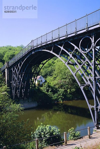 Großbritannien  über  Brücke  Fluss  Ironbridge  England  Eisen  Shropshire