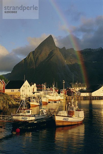 Europa  über  bunt  Dorf  Norwegen  angeln  Hamnoy  nordland  Regenbogen  Skandinavien