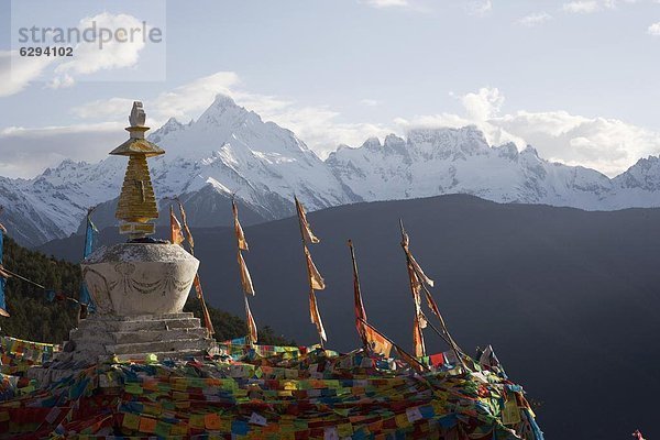 Berg  Hintergrund  Berggipfel  Gipfel  Spitze  Spitzen  fünfstöckig  Buddhismus  China  Asien  Schnee  Stupa  Weg
