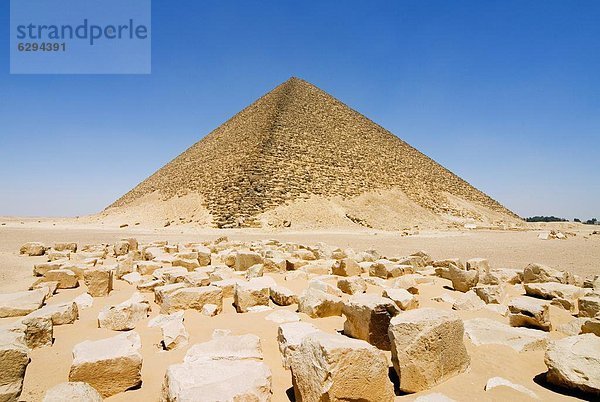 Die Rote Pyramide (Senefru Pyramid)  Dahschur  UNESCO World Heritage Site  in der Nähe von Kairo  Ägypten  Nordafrika  Afrika