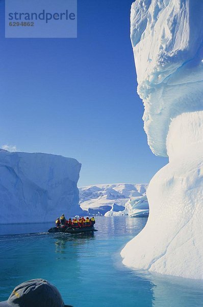 Tourist  Nostalgie  Eisberg  aufblasen  Kreuzfahrtschiff  Antarktis