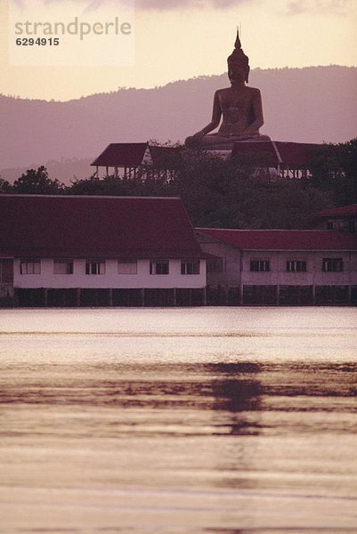 Hügel  Hintergrund  groß  großes  großer  große  großen  Buddha  Thailand