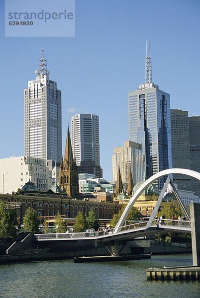 Fußgängerbrücke  Skyline  Skylines  über  Großstadt  Fluss  Victoria  Australien  Melbourne