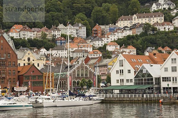 Anschnitt Europa über Gebäude Ufer Norwegen Bergen Skandinavien