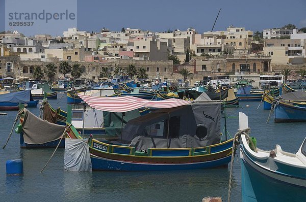 Farbaufnahme  Farbe  Europa  Boot  Dorf  angeln  sprechen  Helligkeit  Malta  Marsaxlokk