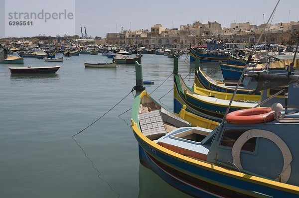 Farbaufnahme  Farbe  Europa  Boot  Dorf  angeln  sprechen  Helligkeit  Malta  Marsaxlokk