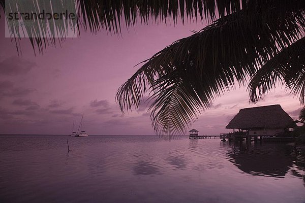 nahe  Mensch  Menschen  Strand  Sonnenuntergang  vertäut  Mittelamerika  Belize