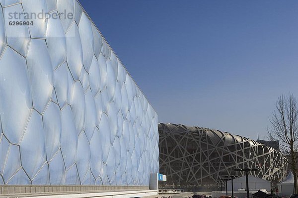 Die Water Cube National Aquatics Center Schwimmarena und National Stadium im Olympiapark  Peking  China  Asien