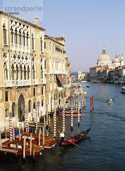 Kirche  zuprosten  anstoßen  Venetien  Italien  Venedig