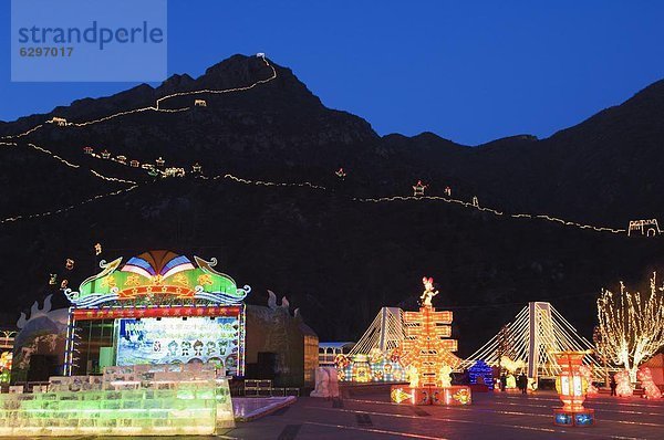 beleuchtet  zeigen  Skulptur  Wand  Nacht  Eis  Zeit  Peking  Hauptstadt  Festival  groß  großes  großer  große  großen  China  Schlucht  Asien