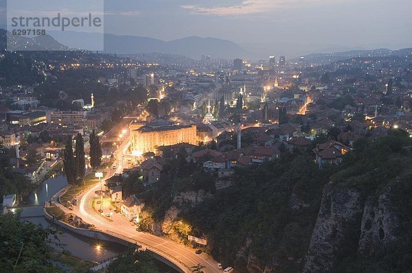 Sarajevo  Hauptstadt  Panorama  Europa  Nacht  Großstadt  Ansicht