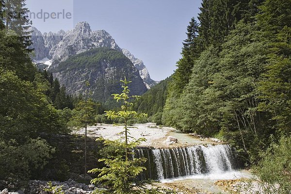 durchsichtig  transparent  transparente  transparentes  Wasser  Europa  über  Fluss  Wasserfall  Alpen  Nationalpark Triglav  Kristall  Slowenien