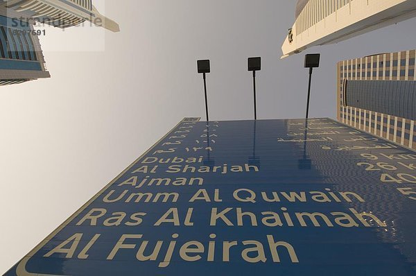 Vereinigte Arabische Emirate  VAE  Straßenschild  Dubai