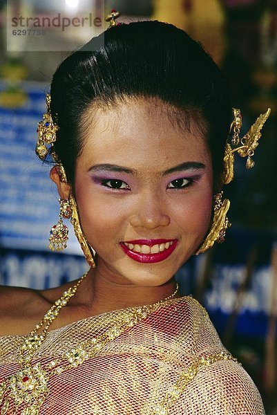 Portrait schmücken jung thailändisch