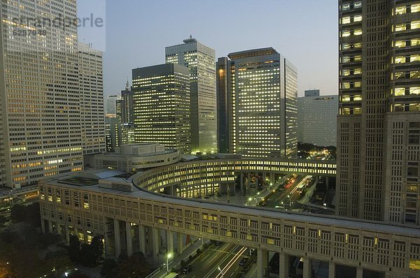 Nightime Hochhäuser und Gebäude der Stadt  Shinjuku  Tokio  Japan  Asien