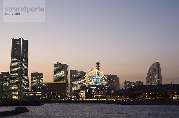 Nacht  groß  großes  großer  große  großen  Sehenswürdigkeit  Asien  Japan  Minato Mirai  rad  Yokohama