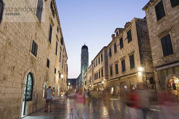 Europa  Stadt  Fußgänger  Glocke  Kroatien  Dalmatien  Dubrovnik  alt