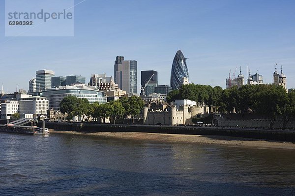 Stadt von London Finanzviertel von der Themse  London  England  Großbritannien  Europa gesehen