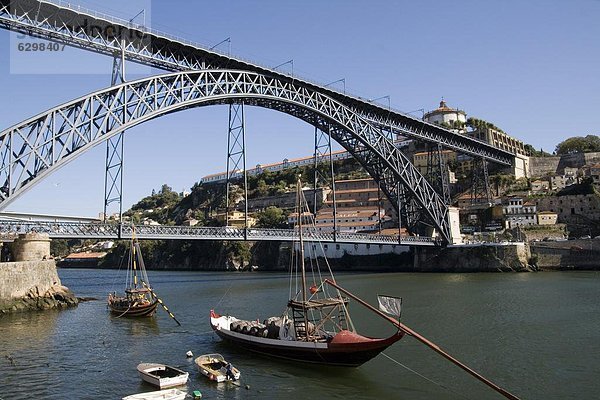 Europa  über  Brücke  Gegenteil  Fluss  Douro  Porto  1  Portugal