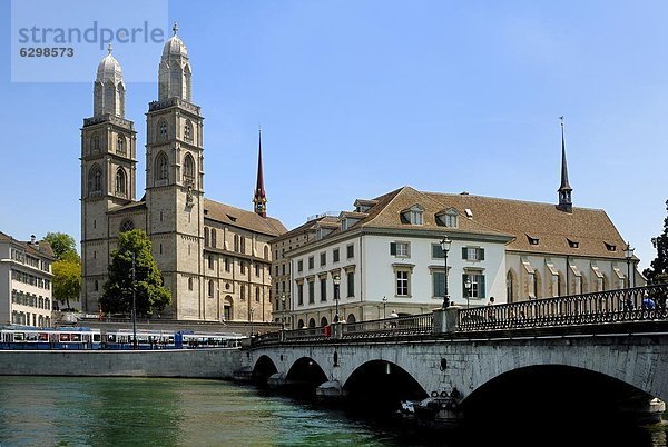 Europa  über  Brücke  Fluss  Kirche  Schweiz  Zürich