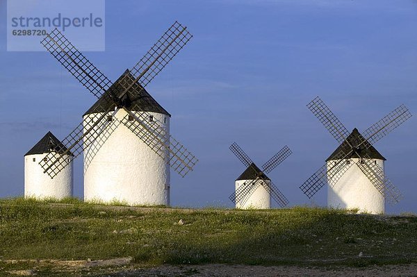 Windturbine  Windrad  Windräder  Europa  Campo de Criptana  Spanien