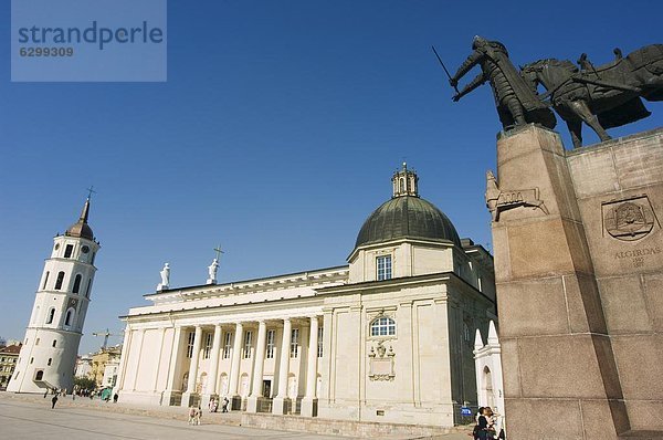 Vilnius  Hauptstadt  Ehrfurcht  Kathedrale  Statue  Altstadt  König - Monarchie  UNESCO-Welterbe  Glocke  Jahrhundert  Litauen