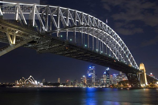 Hafen Opernhaus Oper Opern Nacht Brücke Pazifischer Ozean Pazifik Stiller Ozean Großer Ozean Australien New South Wales Sydney
