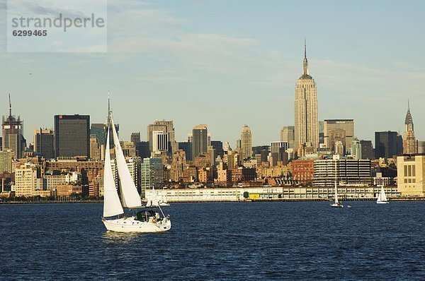 Vereinigte Staaten von Amerika  USA  Skyline  Skylines  New York City  Gebäude  Fluss  Nordamerika  Innenstadt  Hudson River  Manhattan