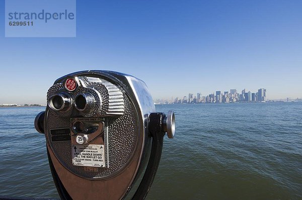 Vereinigte Staaten von Amerika USA Skyline Skylines New York City Freiheit Insel Nordamerika Ansicht Münzfernrohr Manhattan