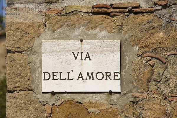 Europa  Italien  Pienza  Straßenschild  Toskana  Val d'Orcia