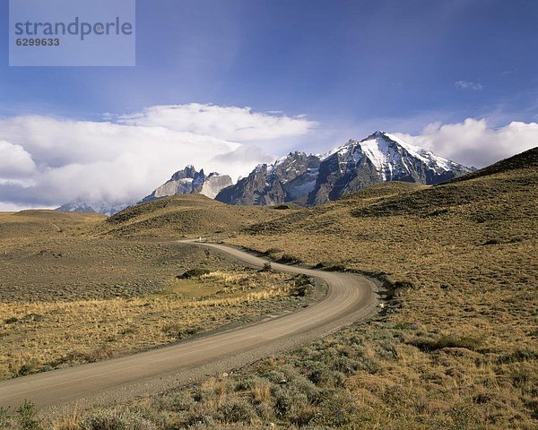 führen  Berg  Fernverkehrsstraße  Torres del Paine Nationalpark  Chile  Patagonien  Südamerika