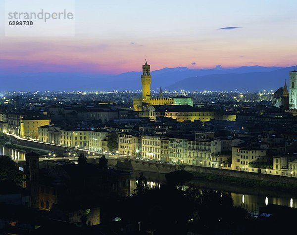 Europa  Nacht  über  Großstadt  Ansicht  David von Michelangelo  Florenz  Italien  Toskana