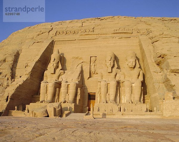 Nordafrika  Felsbrocken  schneiden  groß  großes  großer  große  großen  UNESCO-Welterbe  Abu Simbel  Afrika  Ägypten  Nubien