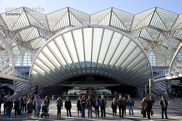 Bahnhof Lissabon Oriente  EstaÁ„o do Oriente  von Calatrava erbaut  Lissabon  Portugal  Europa