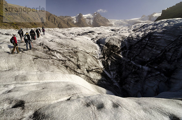 Touristengruppe  Wanderung  Gletscherzunge SvÌnafellsjökull  Skaftafell Nationalpark  Austurland  Ostisland  Island  Europa