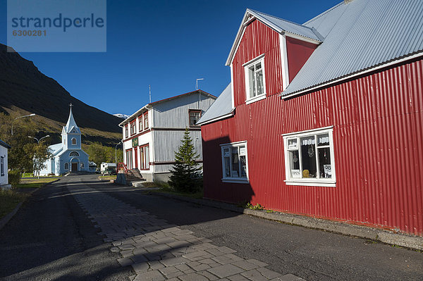 Kirche  Ort Sey_isfjör_ur  Ostfjorde  Island  Europa