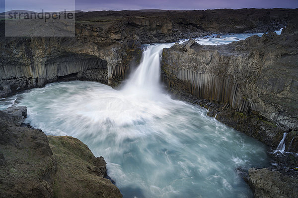 Wasserfall Aldeyjarfoss am Fluss Skj·lfandafljÛt  Hochlandpiste Sprengisandur  Hochland  Island  Europa